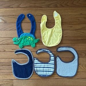 👶🏻 Baby bibs bundle of 5 dinosaur yellow green blue gray white set